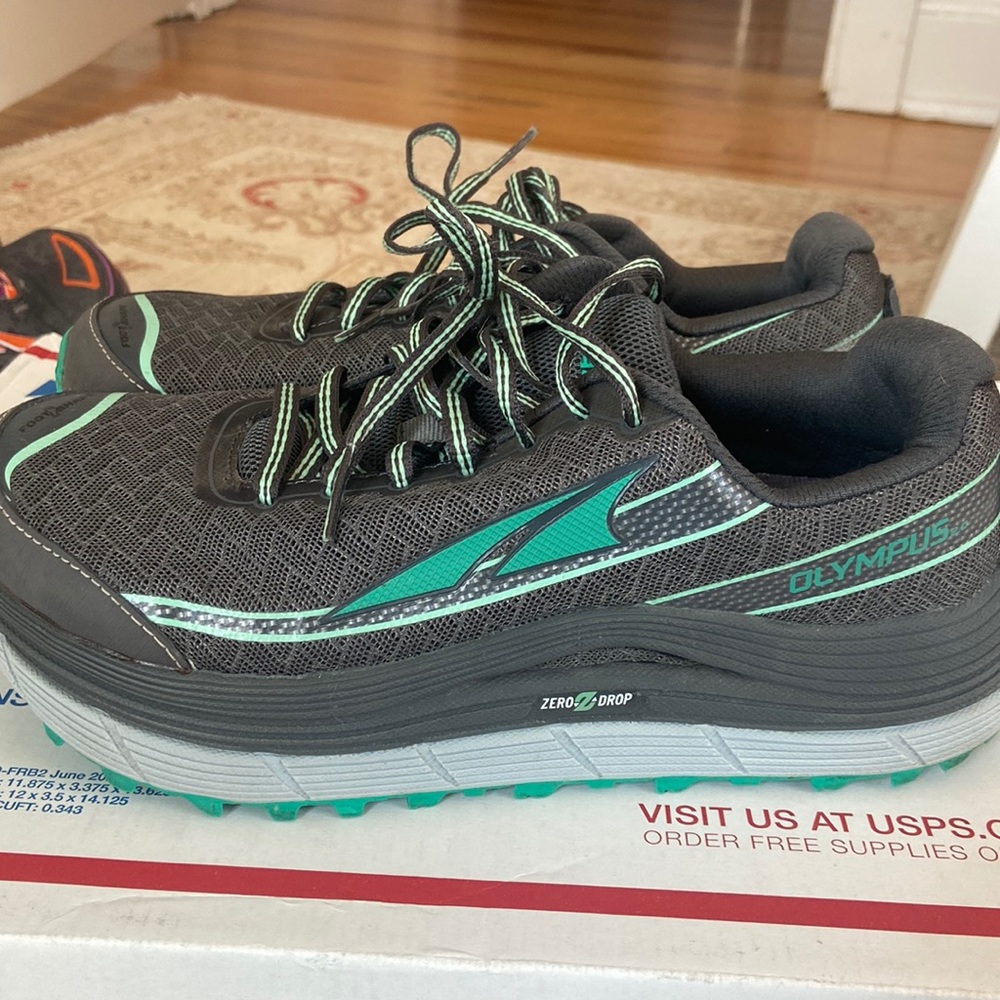 EUC Women’s Altra Olympus 2.0 Size 7.5